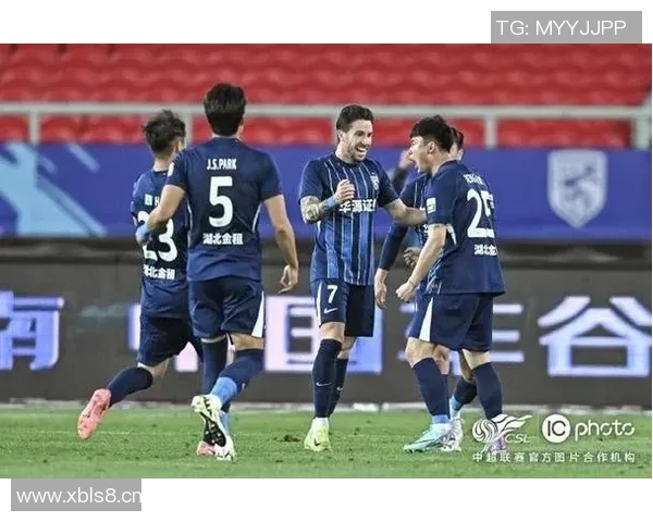 武汉三镇官方宣布签约28岁喀麦隆国脚姆布里亚姆卡姆助力球队新赛季